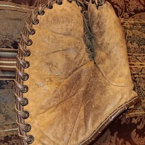 Hutch Snaggèr Antique Baseball Glove  1st Baseman